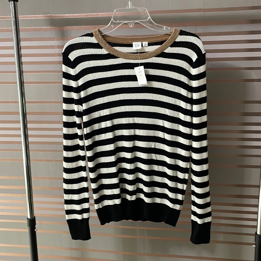 NWT Gap thin long sleeve sweater, medium